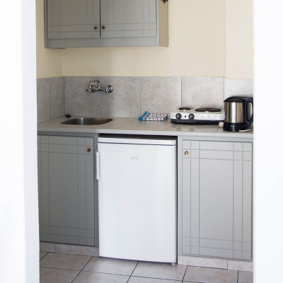 sail inn studios appartments kamari santorini 20